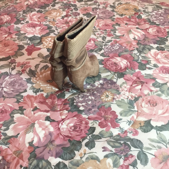 Suede boots - Picture 2 of 3